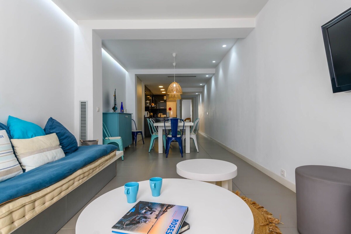 Salón y comedor del apartamento familiar Céntrico y Familiar en Roses