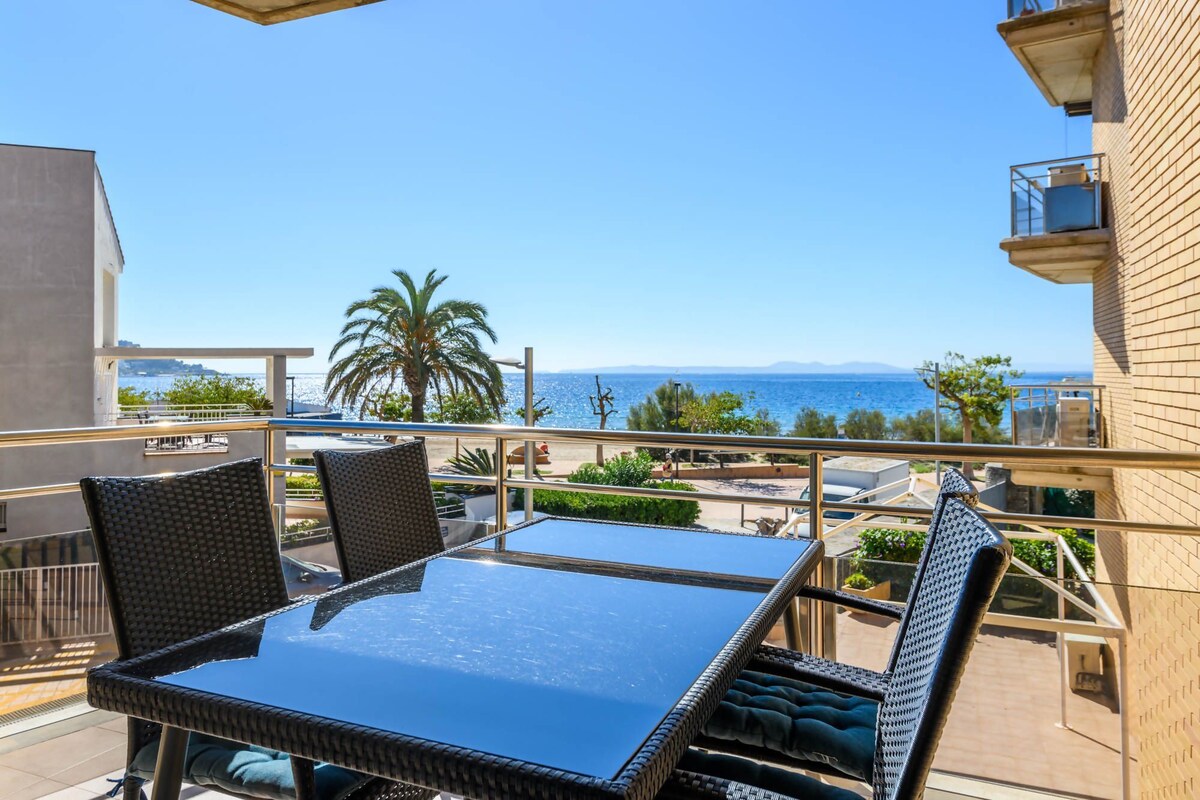 Terraza de Davant Mar con vistas a la bahía de Roses